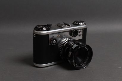 Lot :
- CORFIELD
Periflex model camera, obj....
