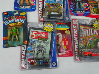 MARVEL COMICS 
Set includes: 
- 1 large plastic...