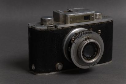 Lot :
- CORFIELD
Periflex model camera, obj....