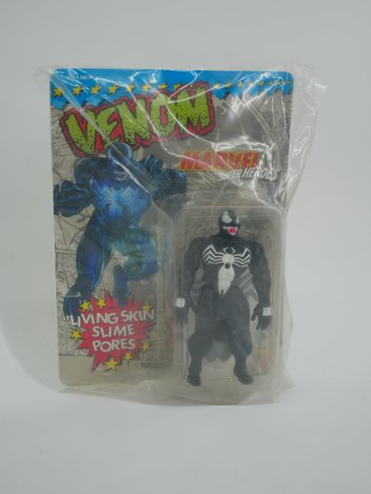 *TOY BIZ. 
MARVEL SUPER HEROES. VENOM with...