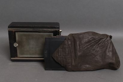 Lot :
- PATHE
Camera Pathe Baby, with lenses,...