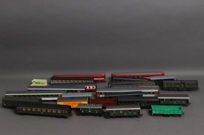 Set of mismatched HO wagons (accidents)