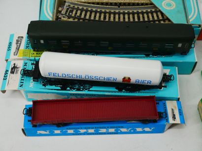 Important lot including: 
- 1 set containing...