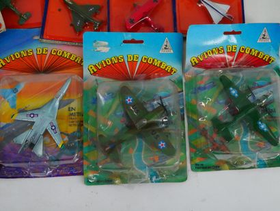 PUNCH, DYNA-FLITES, … :
Lot de 57 avions...