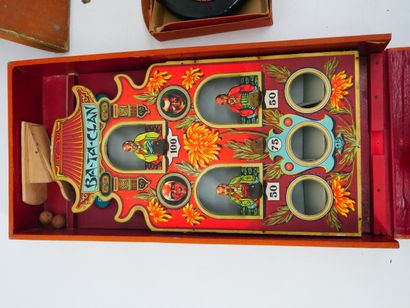 Le Bataclan
Chinese-style lithographed cardboard...