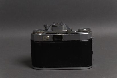 Lot :
- CORFIELD
Periflex model camera, obj....