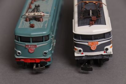 Set of 4 SNCF HO railcars: BB-9281, BB-25110,...