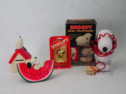 SNOOPY: 
Lot including:
- 1 ceramic piggy...