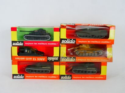SOLIDO 
Important lot de 46 véhicules militaires...