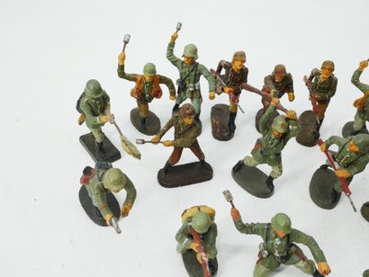 ELASTOLIN (Germany) :
Set of 28 figures in...