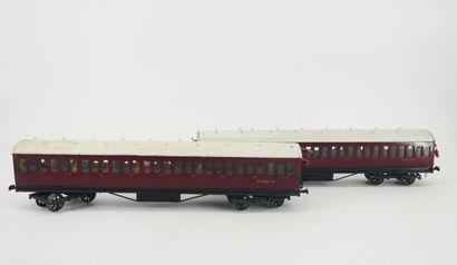Painted metal and wood set (O gauge), including:
-...