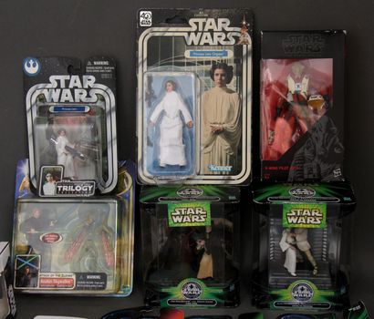 *STAR WARS
Pack of eleven plastic figurines...