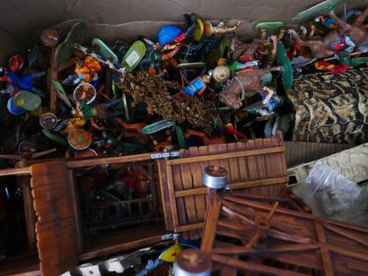 ELASTOLIN and OUGEN: 
Important lot of plastic...