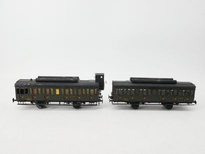Painted metal lot, including:
- 2 SNCF side-door...