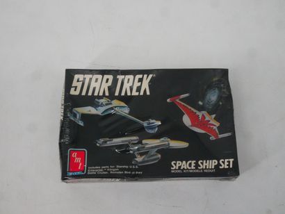 STAR TREK : 
Lot including: 
- STAR TREK...
