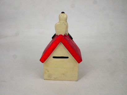 SNOOPY: 
Lot including:
- 1 ceramic piggy...