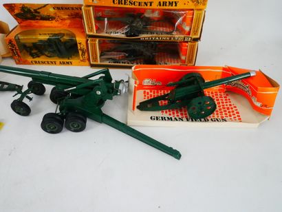 Lot de canons, comprenant :
-	 2 canons CRESCENT...