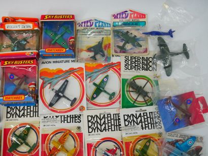 Lot de 32 avions civils et militaires en...