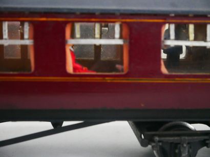 Painted metal and wood set (O gauge), including:
-...