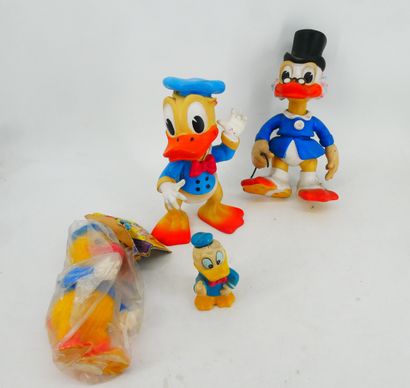 WALT DISNEY 
Lot including: 
- 1 Scrooge...