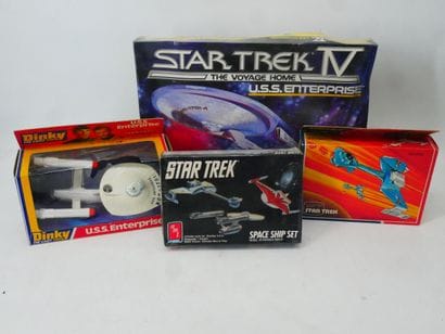 STAR TREK 
Lot including: 
- USS ENTERPRISE...