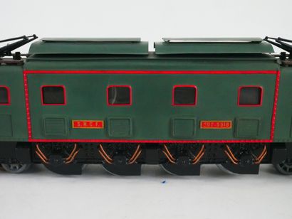 Diesel locomotive
Painted metal locomotive.
Electric...