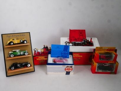 Lot comprenant : 
-	 1 Jeep Willys n°1322...