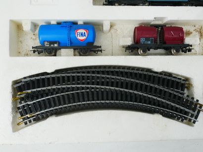 JOUEF HO :
Express Trafic, including:
1 locomotive.
3...