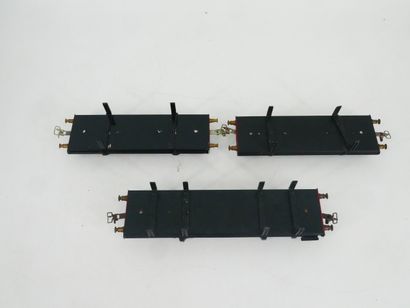 Lot including:
- 2 1st class passenger cars,...