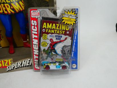 SPIDERMAN 
Lot including: 
- 1 large Spiderman...