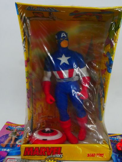MARVEL COMICS 
Set includes: 
- 1 large plastic...