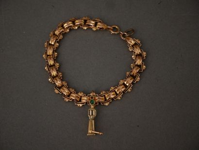 Bracelet en or jaune 18k orné d’une breloque...
