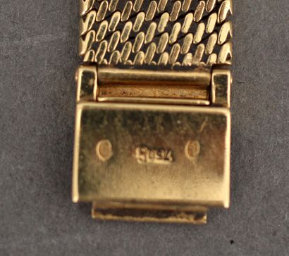 CYMA
Bracelet-montre de dame en or jaune...