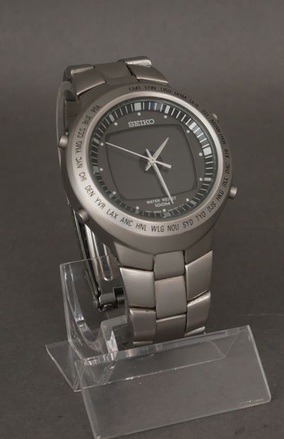 Lot :
- SEIKO
Bracelet-montre en acier modèle...
