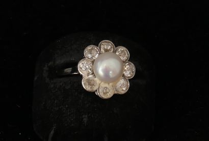 Bague marguerite en or gris 18k et platine,...
