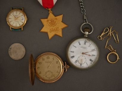 Lot de bijoux fantaises, montres en métal,...