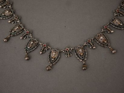 Collier articulé à plaquettes en argent et...