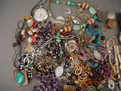 Lot de bijoux fantaisies
