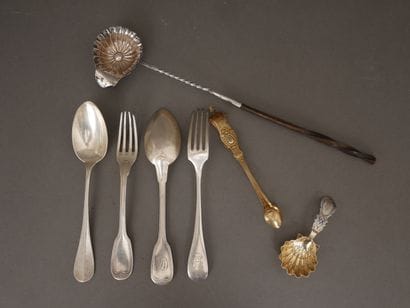 Set of mismatched flatware in 950°/°° silver:
-...