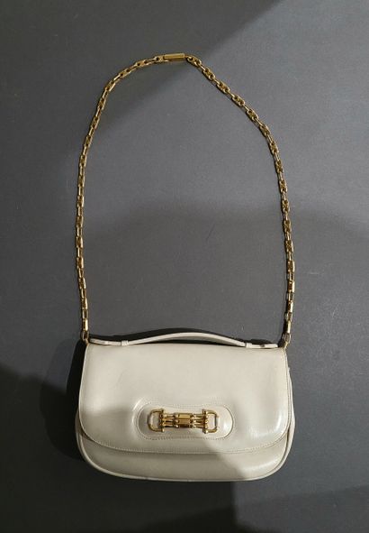 CELINE Paris 
Shoulder bag in white calfskin,...