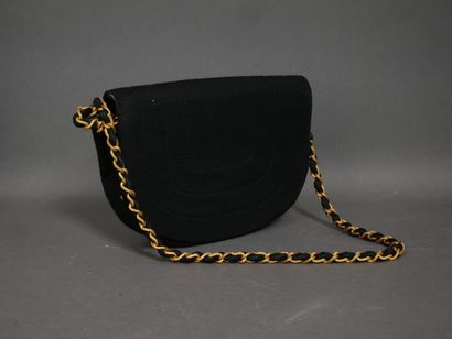 CHANEL 
Pochette du soir en tissu matelassé...