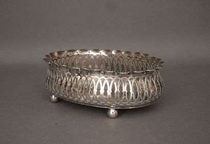 Small oval quadripod silver banquette 800°/°°...