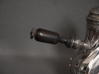 Covered tripod coffee pot in 950°/°° silver...