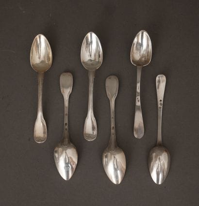 Set of dessert spoons in 950°/°° silver:
-...