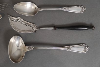 Silver lot:
- Small 800°/°° silver shovel,...