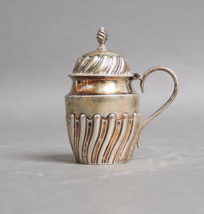 Silver lot:
- Pair of Louis XVI style 950°/°°...