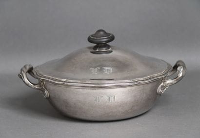 Louis MANANT silversmith
Covered ecuelle...