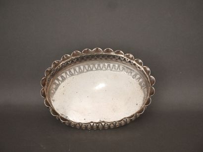 Small oval quadripod silver banquette 800°/°°...