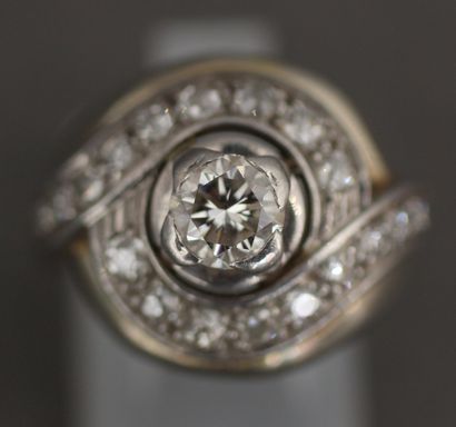 Bague tourbillon en or gris 18k pavée de...