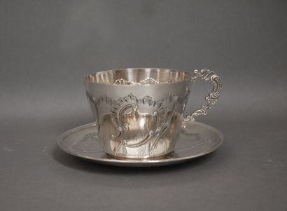 Large cup with handle and saucer in 950°/°°...